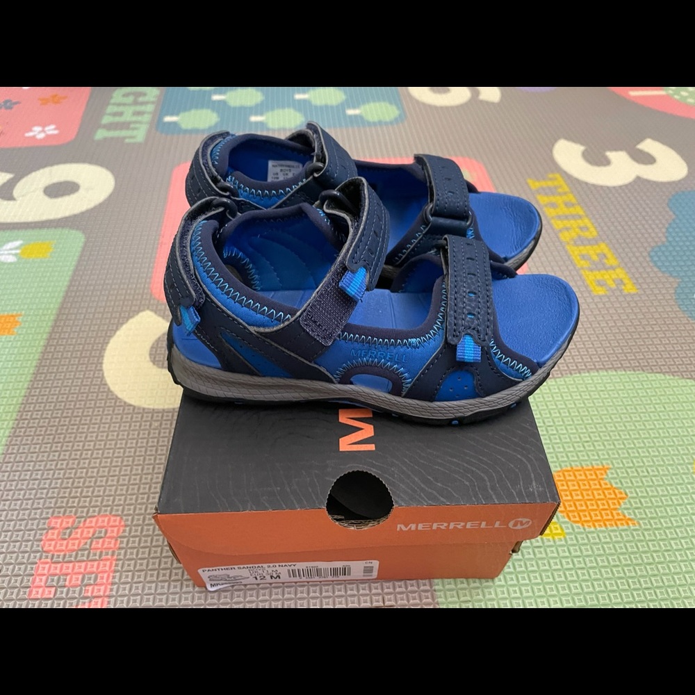 New Merrell little kid size12 Panther sandal